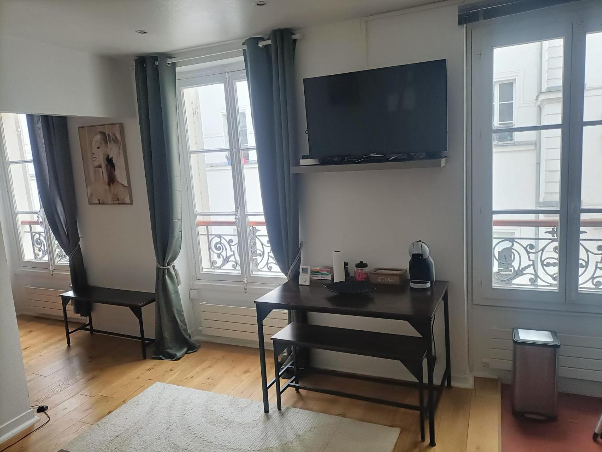 Fabulous F2 Champs-elysees Apartment