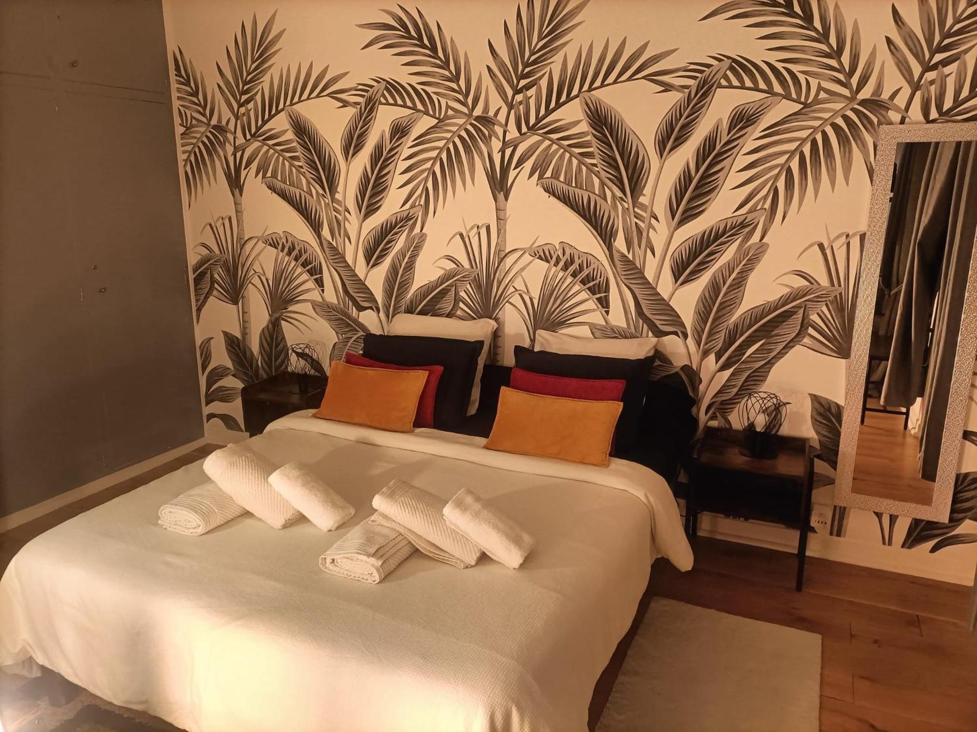 Fabulous F2 Champs-elysees * Paris